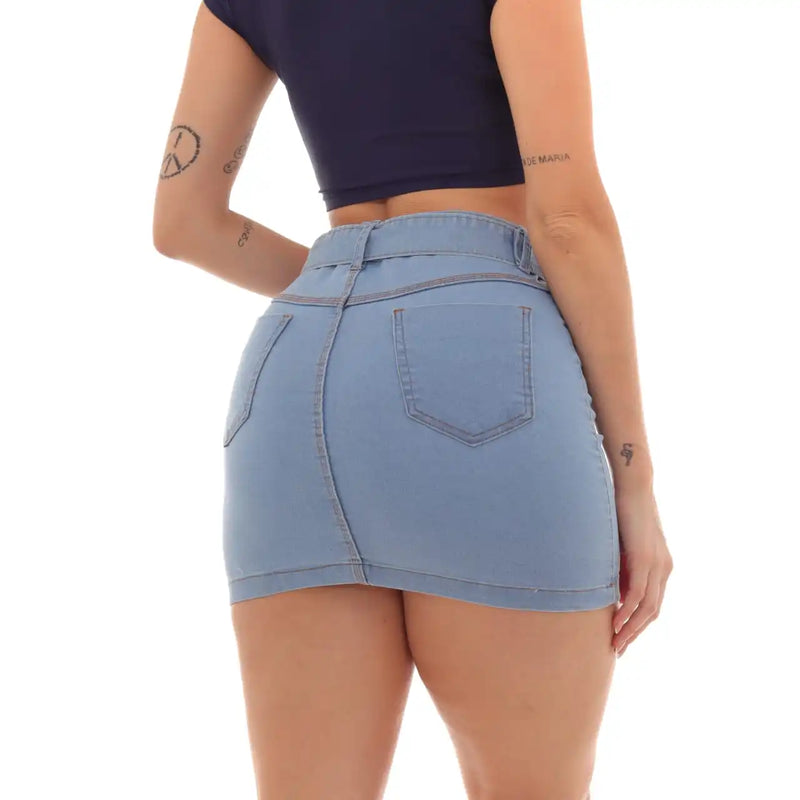 Mini Saia Jeans Feminina Curta com Cinto Azul Claro Detalhes em Puídos Cintura Alta