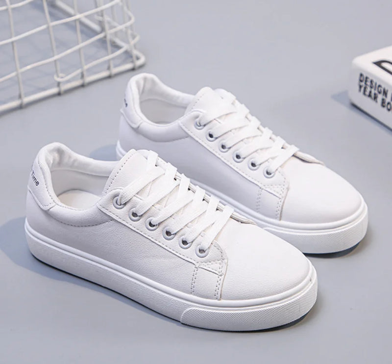 2024 primavera e outono novo couro plano branco sapatos únicos femininos moda pequenos sapatos brancos esportes sapatos casuais sapatos de tabuleiro womom