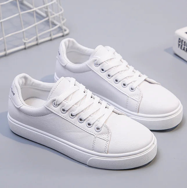 2024 primavera e outono novo couro plano branco sapatos únicos femininos moda pequenos sapatos brancos esportes sapatos casuais sapatos de tabuleiro womom